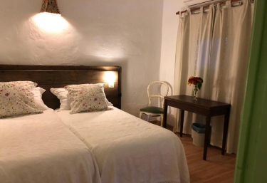 El Estanque y El Almendro - Jimena De La Frontera (Cádiz)